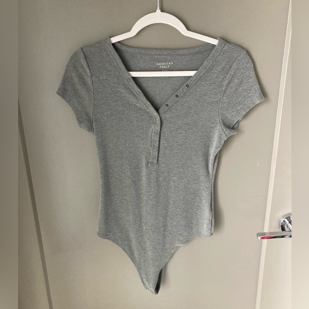 American Eagle Outfitters Gray Short Sleeve V‑Neck Henley Bodysuit